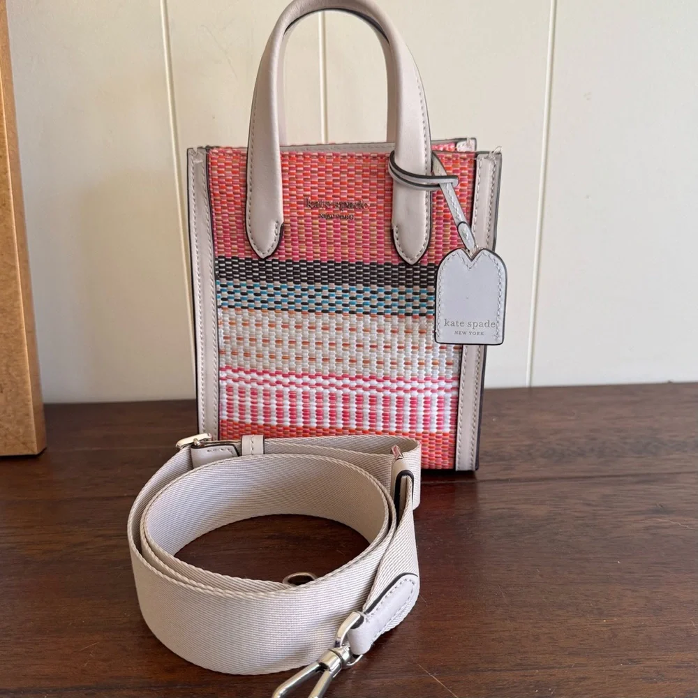 Kate Spade New York Manhattan Mini Woven Tote EUC